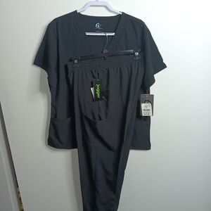 GT Women's Black Scrub Set